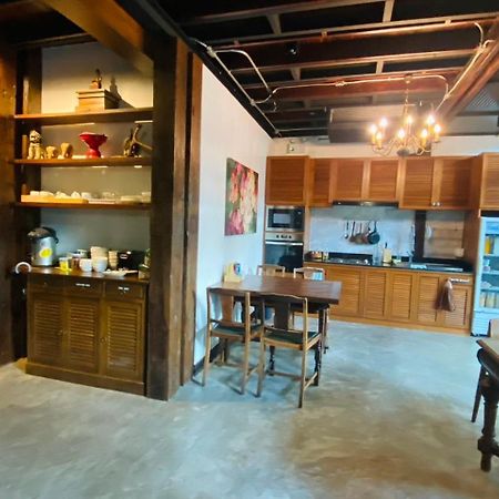 The Eight Ratvithi House Hotell Chiang Mai Exteriör bild