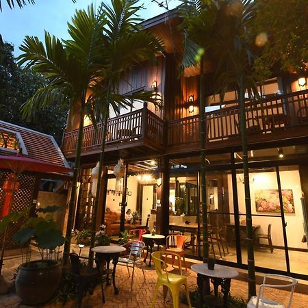 The Eight Ratvithi House Hotell Chiang Mai Exteriör bild