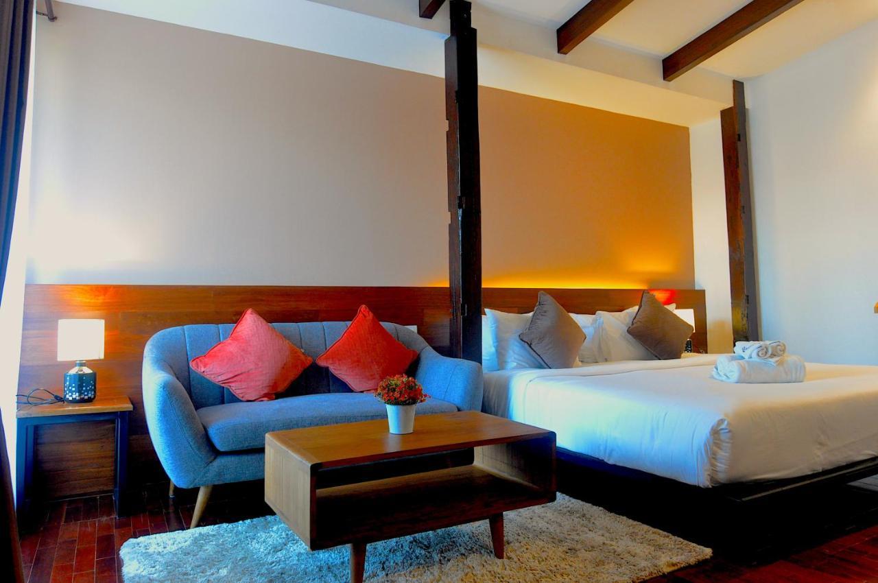 The Eight Ratvithi House Hotell Chiang Mai Exteriör bild