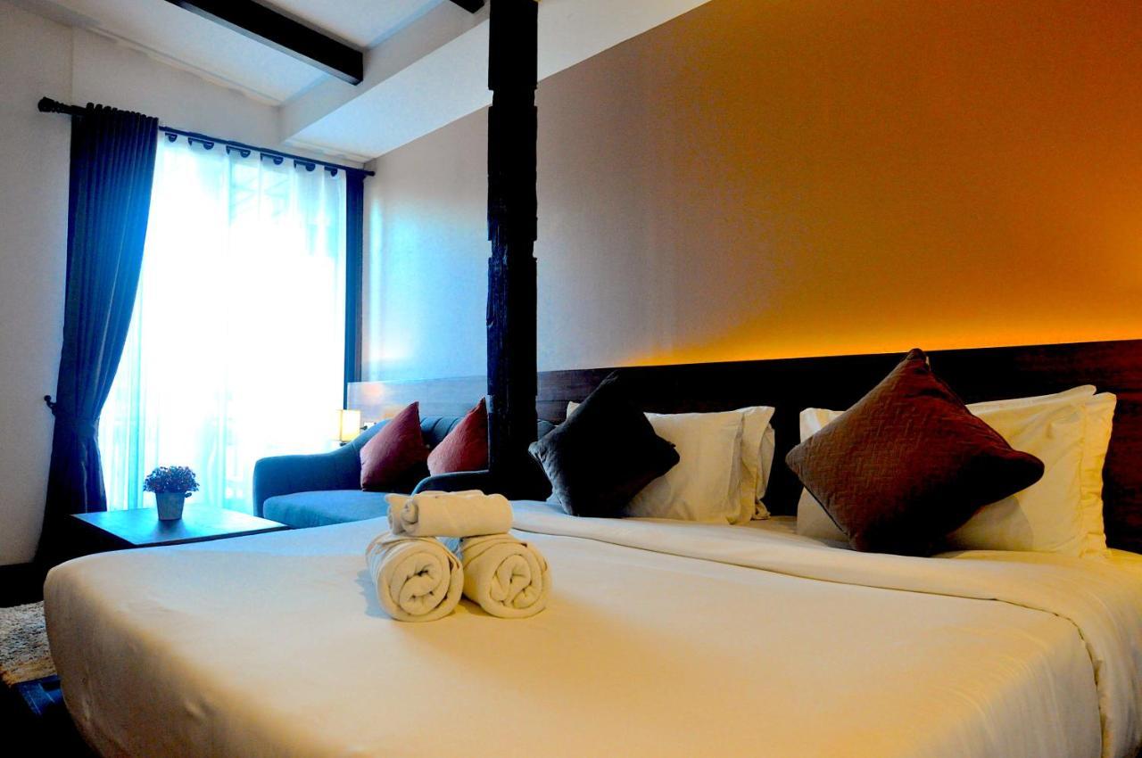 The Eight Ratvithi House Hotell Chiang Mai Exteriör bild