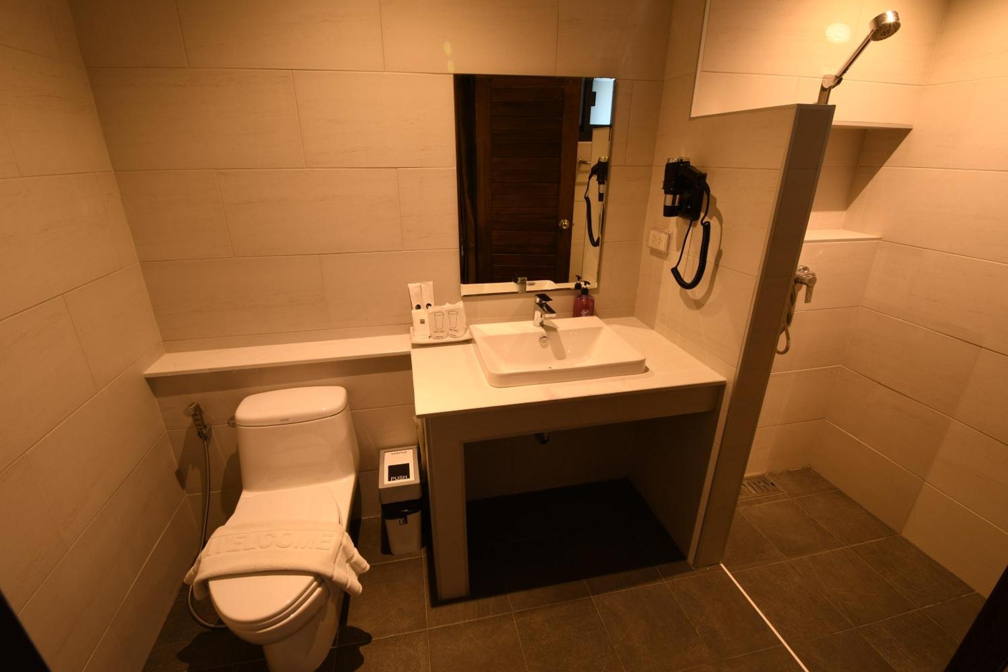 The Eight Ratvithi House Hotell Chiang Mai Exteriör bild
