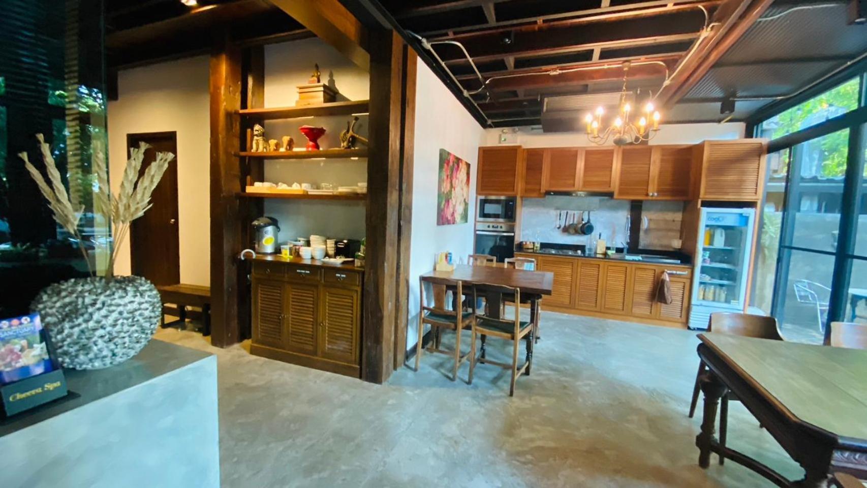 The Eight Ratvithi House Hotell Chiang Mai Exteriör bild