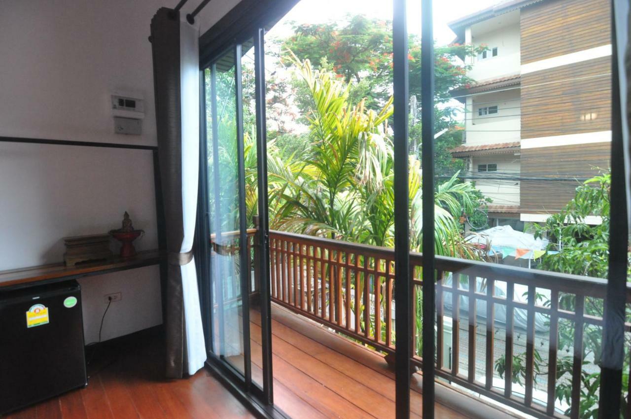 The Eight Ratvithi House Hotell Chiang Mai Exteriör bild