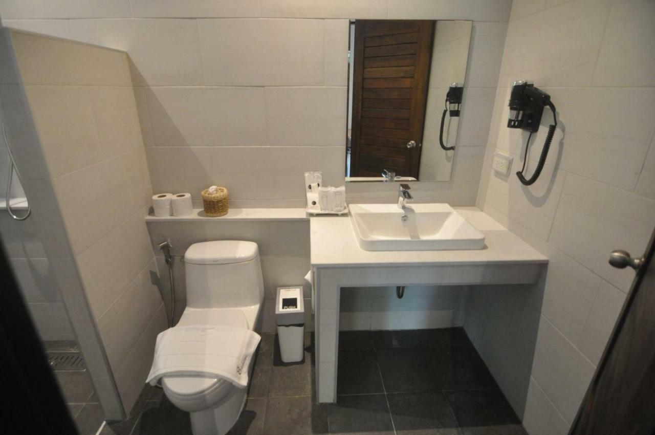 The Eight Ratvithi House Hotell Chiang Mai Exteriör bild