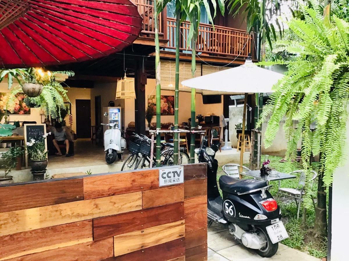 The Eight Ratvithi House Hotell Chiang Mai Exteriör bild