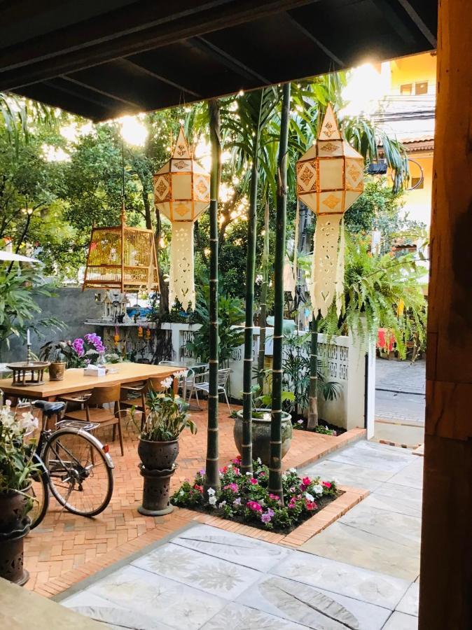 The Eight Ratvithi House Hotell Chiang Mai Exteriör bild