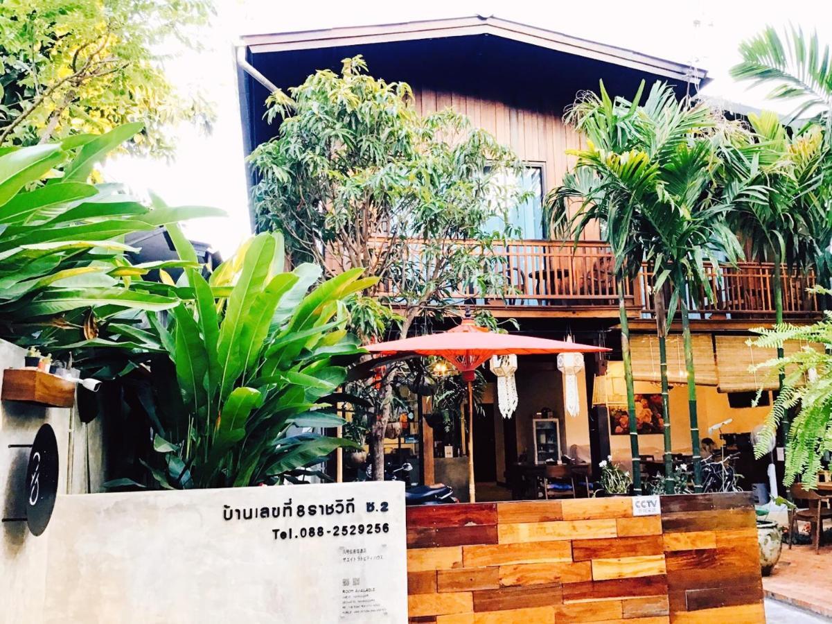 The Eight Ratvithi House Hotell Chiang Mai Exteriör bild