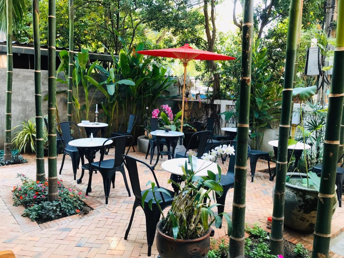 The Eight Ratvithi House Hotell Chiang Mai Exteriör bild