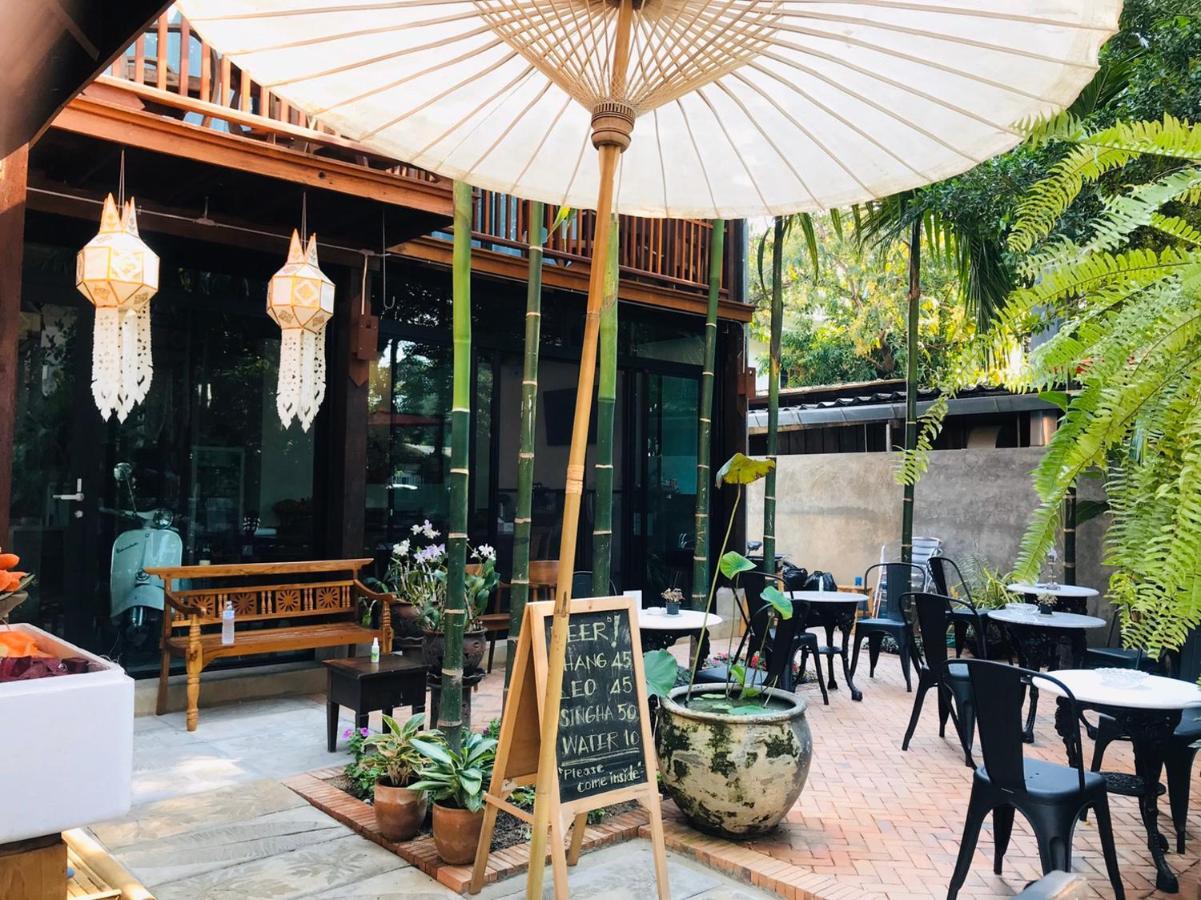 The Eight Ratvithi House Hotell Chiang Mai Exteriör bild