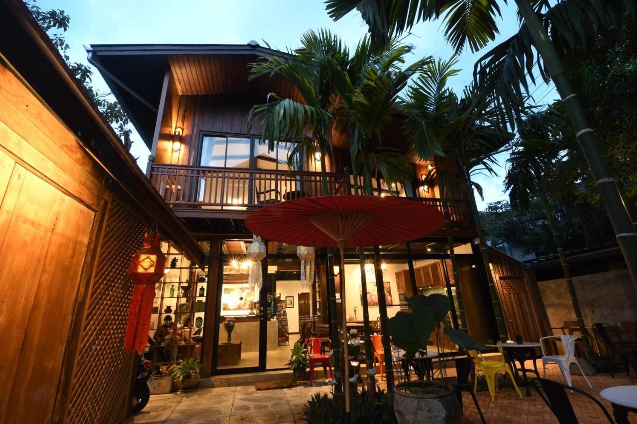 The Eight Ratvithi House Hotell Chiang Mai Exteriör bild