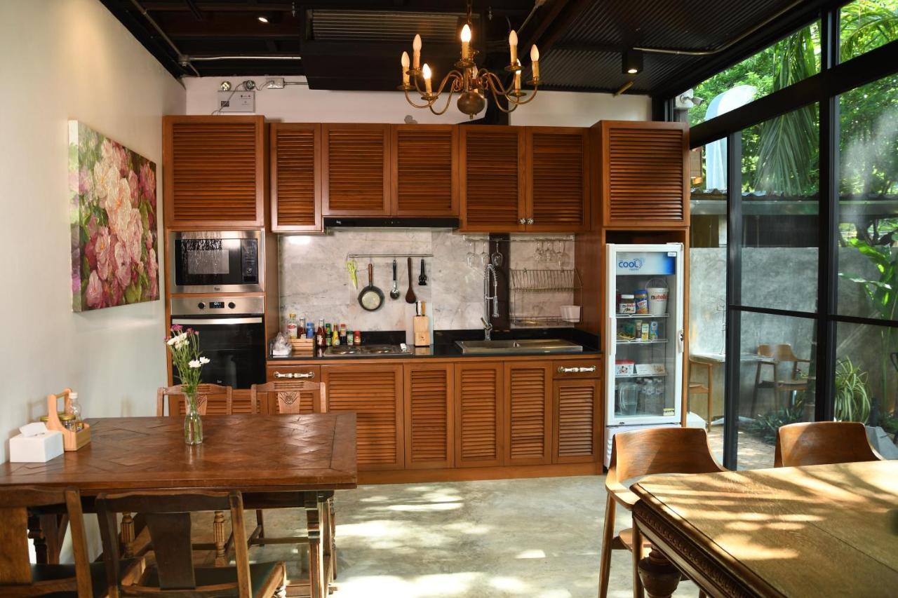 The Eight Ratvithi House Hotell Chiang Mai Exteriör bild